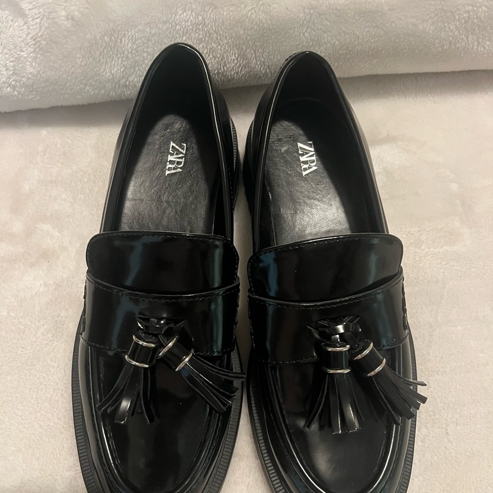 Zara Glossy Black Tassel Slip-Ons Size 6